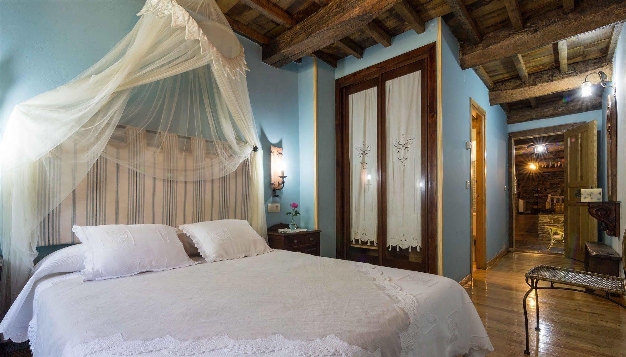 O Muino De Pena Hotel O Pino Bagian luar foto