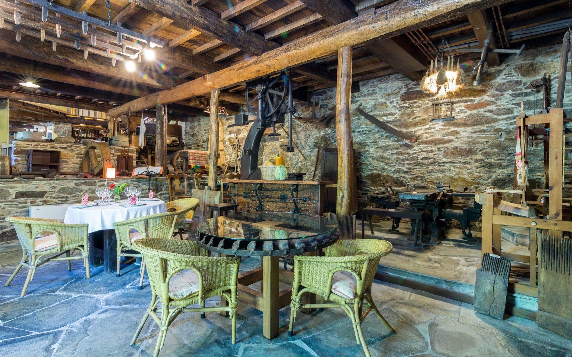 O Muino De Pena Hotel O Pino Bagian luar foto