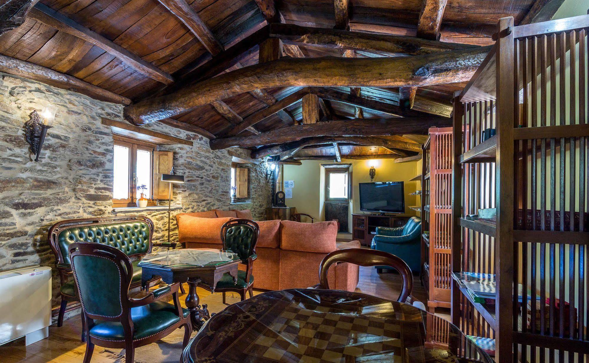 O Muino De Pena Hotel O Pino Bagian luar foto